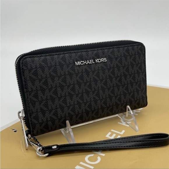 Michael Kors Handbags - Michael Kors Large Flat Mf Phone Case
Wallet Leather Black
